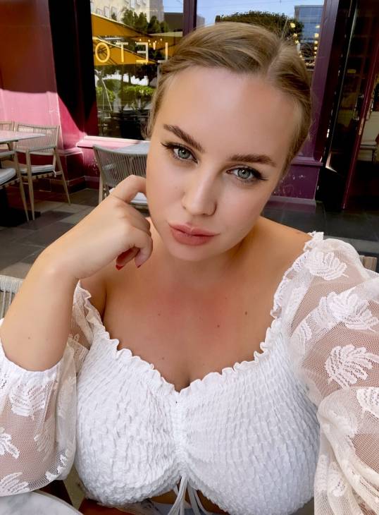 KIRA PLUS SIZE MODEL
